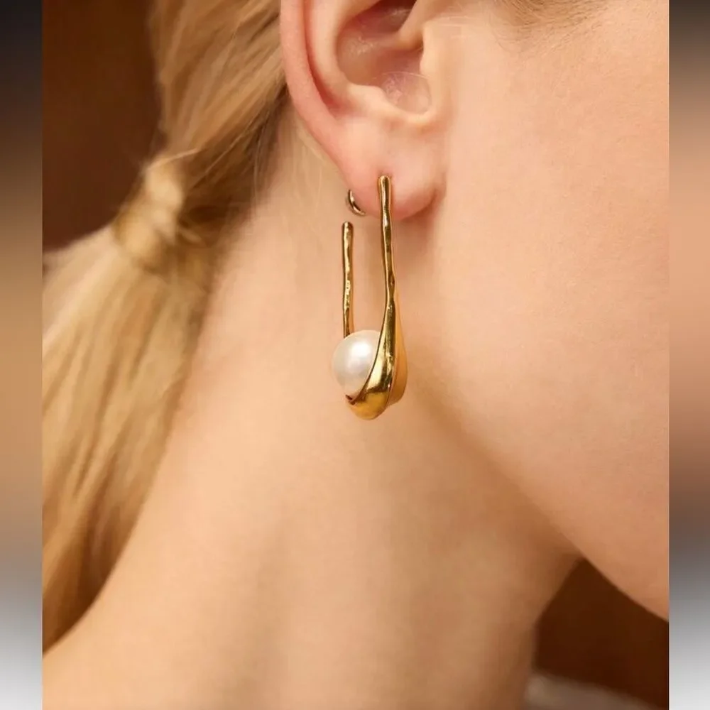 Pearl Drop Earrings Q261